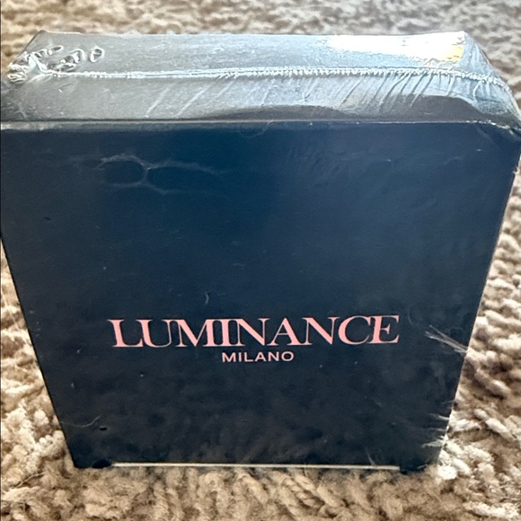 Unopened Luminance Milano blurring powder in pink - Picture 1 of 2